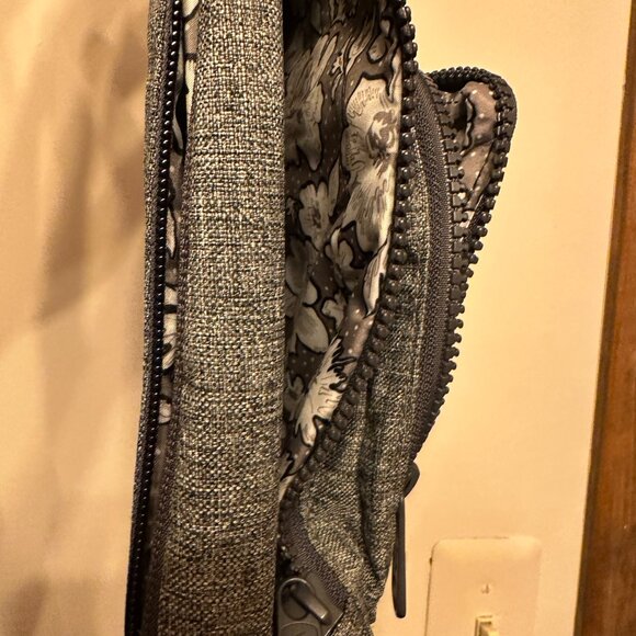 Vera Bradley sling bag - Picture 4 of 5